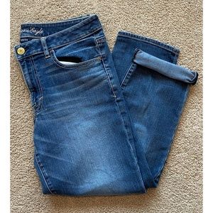 American Eagle medium wash capris